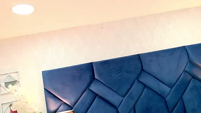 VioletaJhonson online show from December 2025 03:30:02 PM