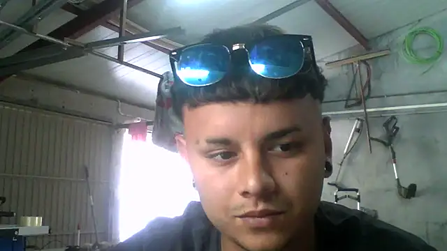 Snapshot of Sickbooy69 chatting on April 2026 12:18:01 PM Sickbooy69 online show from April 2026 12:18:01 PM