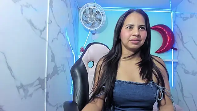 nicol ross19 online show from February 2026 06:22:01 AM