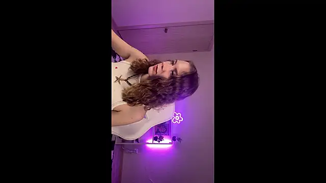 Snapshot of KellySunn chatting on February 2026 09:17:01 AM KellySunn online show from February 2026 09:17:01 AM