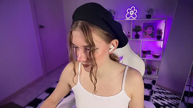 Snapshot of KellySunn chatting on April 2026 08:06:01 AM KellySunn online show from April 2026 08:06:01 AM
