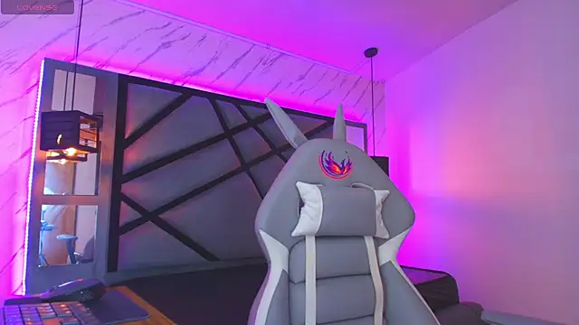 Lili Evanss online show from February 2026 12:11:01 PM