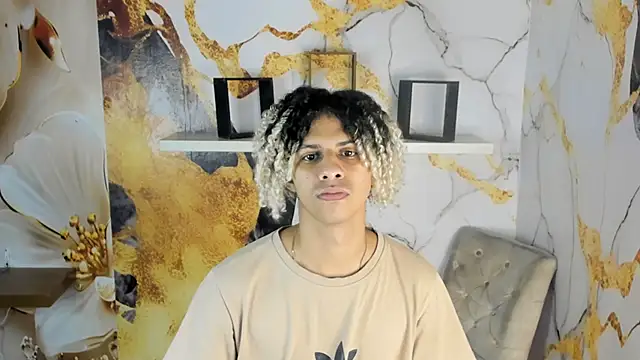 Victor LatinBoy online show from February 2026 03:21:01 AM