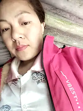 Snapshot of Lucky_cutee chatting on April 2026 06:00:02 AM Lucky cutee online show from April 2026 06:00:02 AM