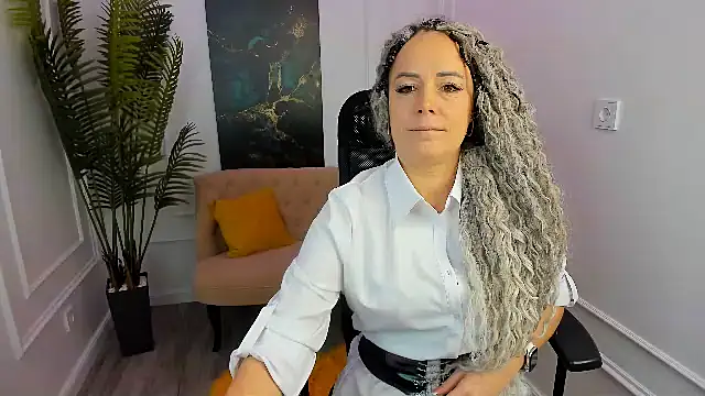 Snapshot of SamanthaReider chatting on January 2026 06:10:01 PM SamanthaReider online show from January 2026 06:10:01 PM