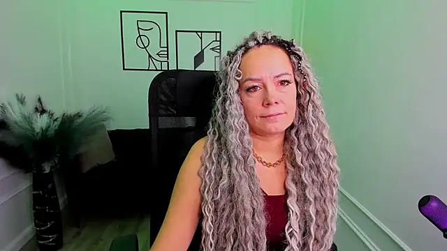 Snapshot of SamanthaReider chatting on January 2026 11:15:02 AM SamanthaReider online show from January 2026 11:15:02 AM