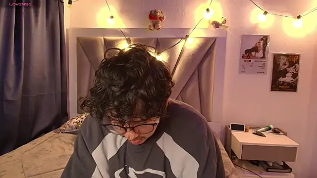 VelvetKai nom online show from April 2026 11:39:02 AM