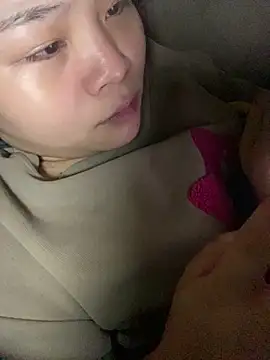 Snapshot of lili-roze chatting on February 2026 08:57:01 AM lili-roze online show from February 2026 08:57:01 AM