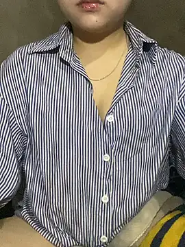 Snapshot of lili-roze chatting on February 2026 12:53:02 PM lili-roze online show from February 2026 12:53:02 PM