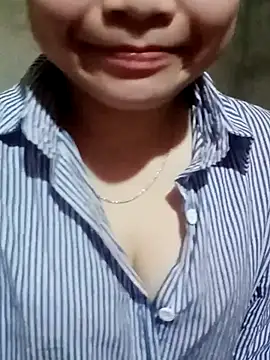 Snapshot of lili-roze chatting on February 2026 09:02:01 AM lili-roze online show from February 2026 09:02:01 AM