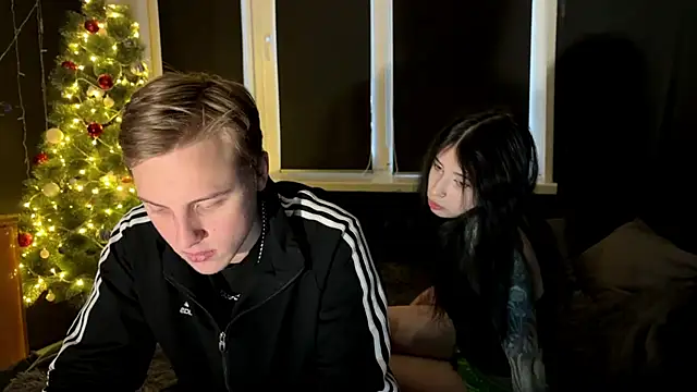 Snapshot of love4couple chatting on January 2026 12:21:01 PM love4couple online show from January 2026 12:21:01 PM