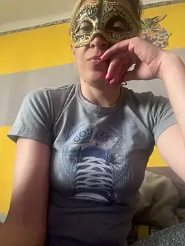 SexyMamiVee online show from April 2026 02:51:02 PM