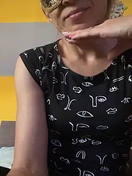 Snapshot of SexyMamiVee chatting on June 2026 03:14:01 PM SexyMamiVee online show from June 2026 03:14:01 PM