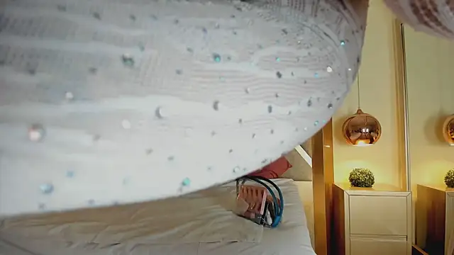 ElenaWatsonn online show from April 2026 08:06:02 PM