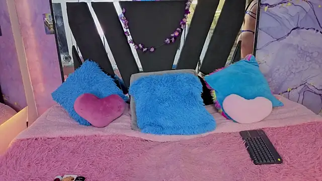 Alice NY online show from April 2026 03:40:02 AM