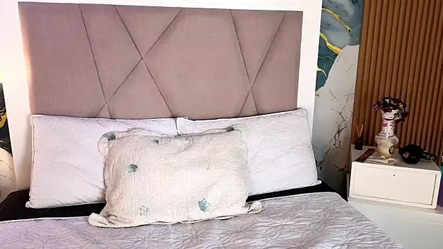 Snapshot of Sienna_Desiree chatting on June 2026 01:37:02 PM Sienna Desiree online show from June 2026 01:37:02 PM