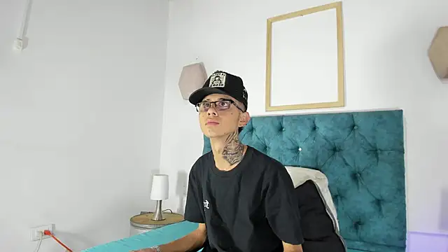 Snapshot of asher_lux chatting on July 2026 07:39:01 PM asher lux online show from July 2026 07:39:01 PM