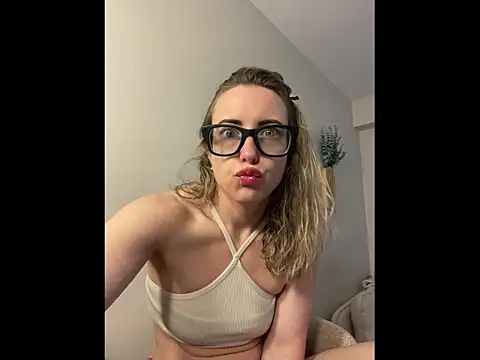Snapshot of Ambrrr chatting on June 2026 10:52:02 PM Ambrrr online show from June 2026 10:52:02 PM