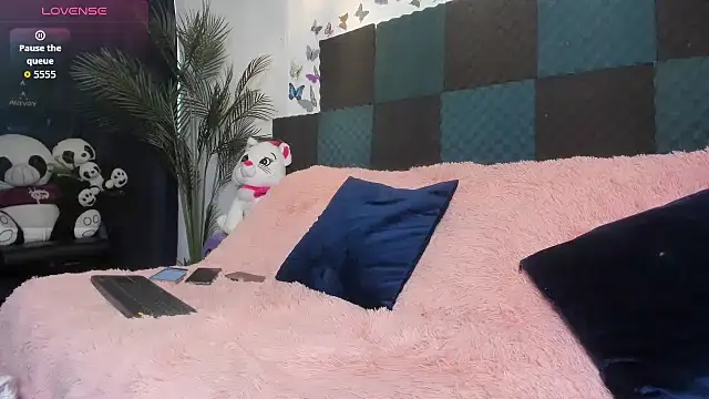 Mia Fox05 online show from February 2026 08:02:02 PM