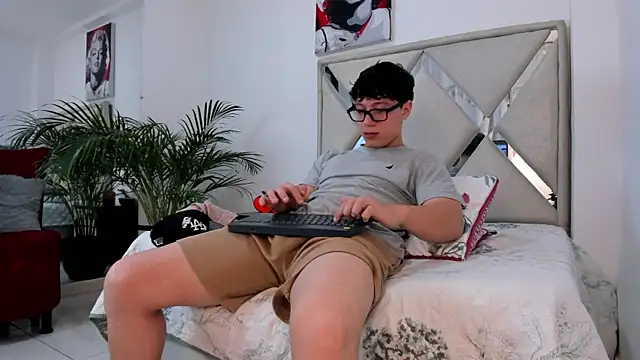 Liam saint online show from February 2026 12:25:01 PM