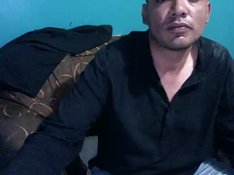 latinomoreno95 online show from May 2026 11:01:04 PM