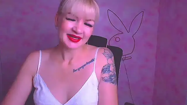 Snapshot of Madonna_Fire chatting on June 2026 11:47:02 AM Madonna Fire online show from June 2026 11:47:02 AM