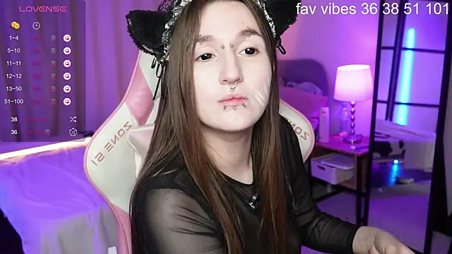 Snapshot of Alice_Goth chatting on May 2026 09:03:01 AM Alice Goth online show from May 2026 09:03:01 AM