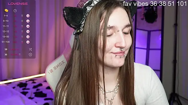 Snapshot of Alice_Goth chatting on May 2026 08:11:02 AM Alice Goth online show from May 2026 08:11:02 AM