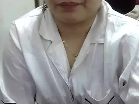 Snapshot of Sarah_no_land chatting on May 2026 03:28:01 PM Sarah no land online show from May 2026 03:28:01 PM