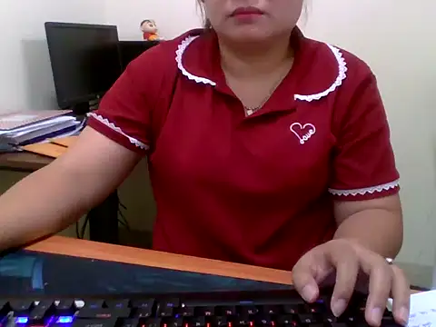 Snapshot of Sarah_no_land chatting on May 2026 03:14:02 AM Sarah no land online show from May 2026 03:14:02 AM