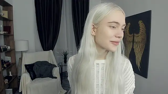 KristalCrowner online show from February 2026 07:45:02 PM