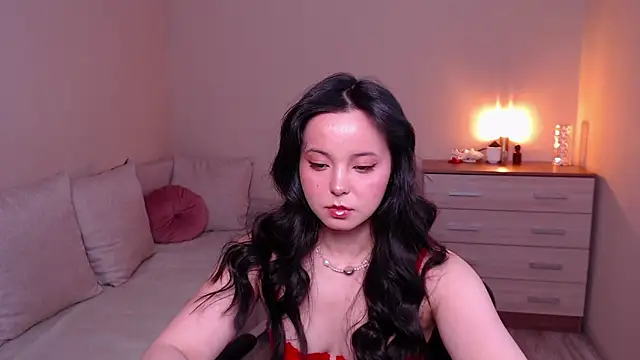 lia hetty online show from April 2026 02:00:02 PM