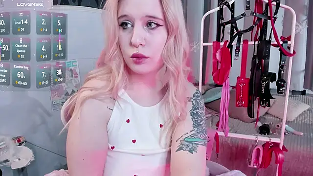 Snapshot of _FrostLuna chatting on January 2026 05:43:01 AM FrostLuna online show from January 2026 05:43:01 AM