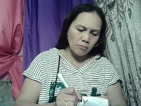 Snapshot of prettymomma24xx chatting on May 2026 09:58:02 AM prettymomma24xx online show from May 2026 09:58:02 AM