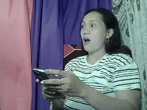 Snapshot of prettymomma24xx chatting on May 2026 10:23:01 AM prettymomma24xx online show from May 2026 10:23:01 AM