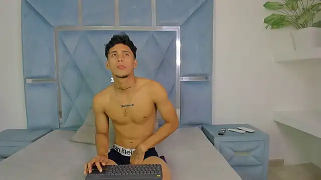 Snapshot of aishaxht chatting on May 2026 04:20:02 AM aishaxht online show from May 2026 04:20:02 AM