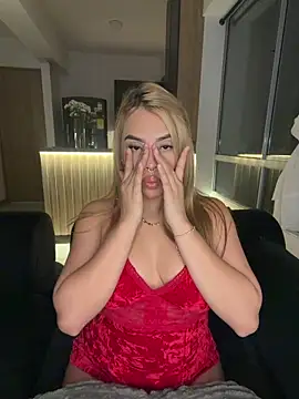 Snapshot of karymoron chatting on February 2026 04:29:02 AM karymoron online show from February 2026 04:29:02 AM