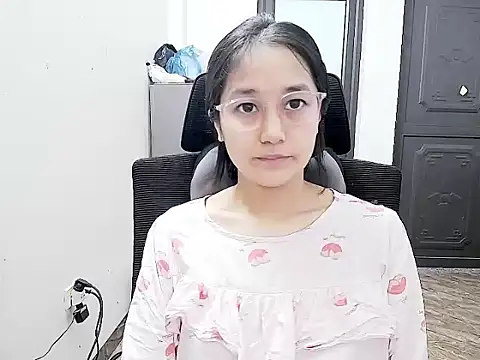 Snapshot of Shulee- chatting on April 2026 02:37:02 AM Shulee- online show from April 2026 02:37:02 AM