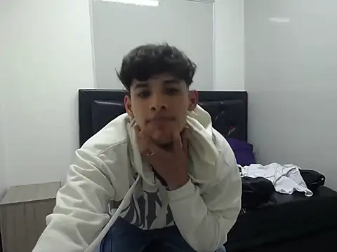 Snapshot of MaxStar26 chatting on January 2026 01:52:02 AM MaxStar26 online show from January 2026 01:52:02 AM