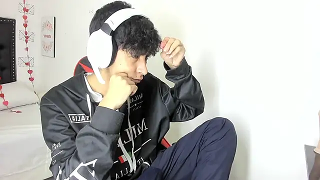 Snapshot of julian_xx chatting on February 2026 07:36:01 PM julian xx online show from February 2026 07:36:01 PM