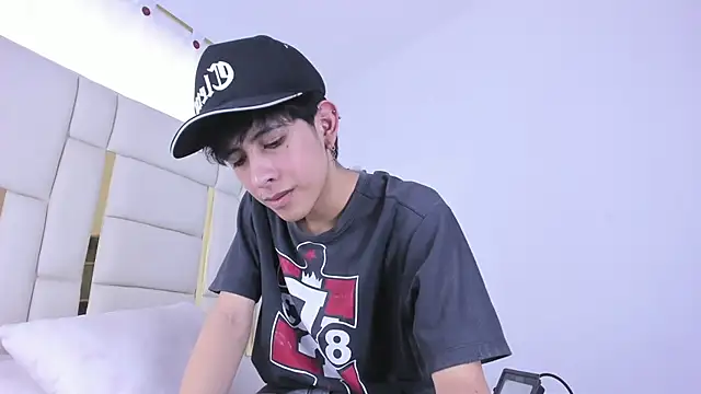 Snapshot of julian_xx chatting on July 2026 07:52:02 PM julian xx online show from July 2026 07:52:02 PM