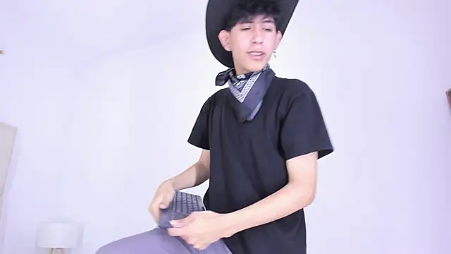 Snapshot of julian_xx chatting on July 2026 07:09:01 PM julian xx online show from July 2026 07:09:01 PM