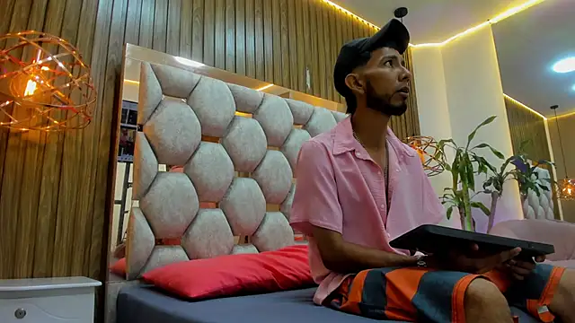 Snapshot of james__walsh chatting on February 2026 07:56:02 PM james walsh online show from February 2026 07:56:02 PM