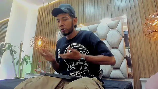 Snapshot of james__walsh chatting on February 2026 07:46:01 PM james walsh online show from February 2026 07:46:01 PM