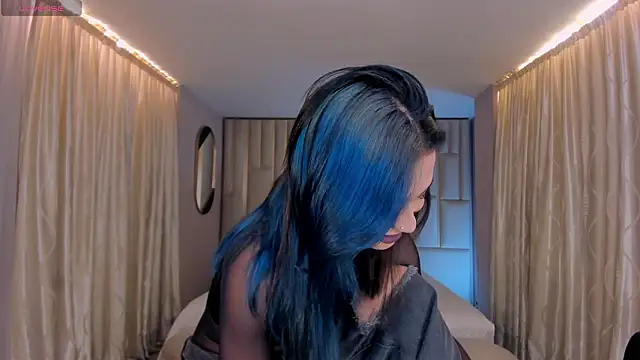 Snapshot of KayraLanne chatting on January 2026 03:32:01 AM KayraLanne online show from January 2026 03:32:01 AM