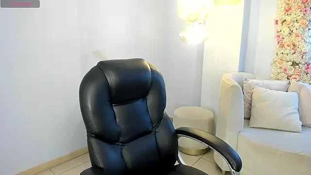 Snapshot of KayraLanne chatting on February 2026 11:25:01 PM KayraLanne online show from February 2026 11:25:01 PM