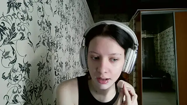 LxayBloom online show from April 2026 06:47:02 AM