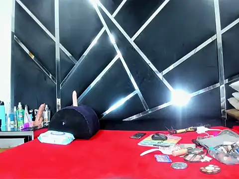 Snapshot of LauraScarlet chatting on March 2026 04:25:01 AM LauraScarlet online show from March 2026 04:25:01 AM