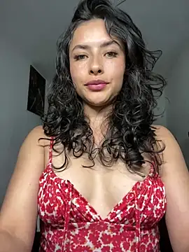 auroramooon online show from February 2026 08:10:01 PM