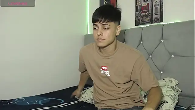 Snapshot of Loganjhonson19 chatting on January 2026 04:06:02 AM Loganjhonson19 online show from January 2026 04:06:02 AM